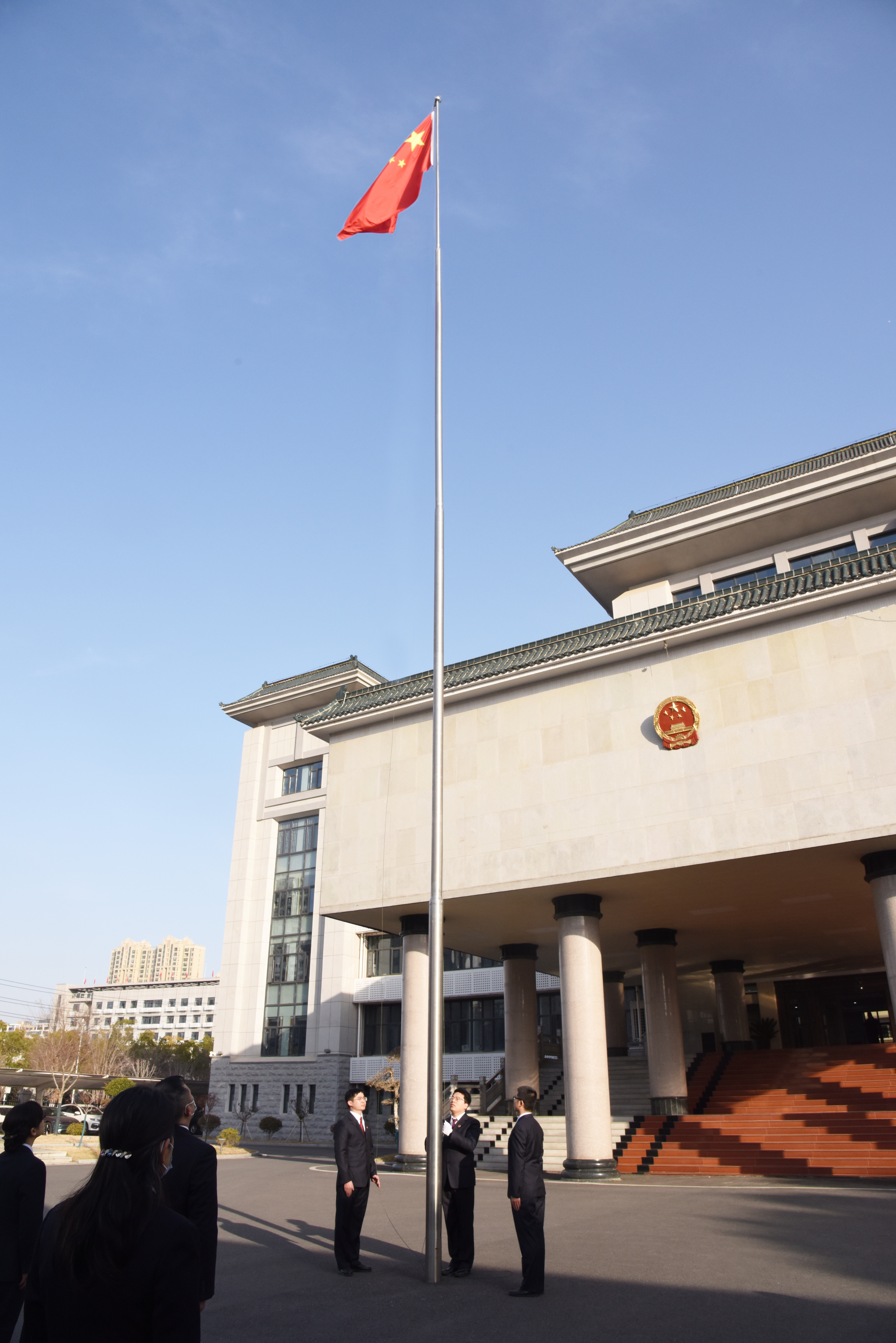新春伊始别样“红”！黄陂区人民检察院举行2023年首次升旗仪式